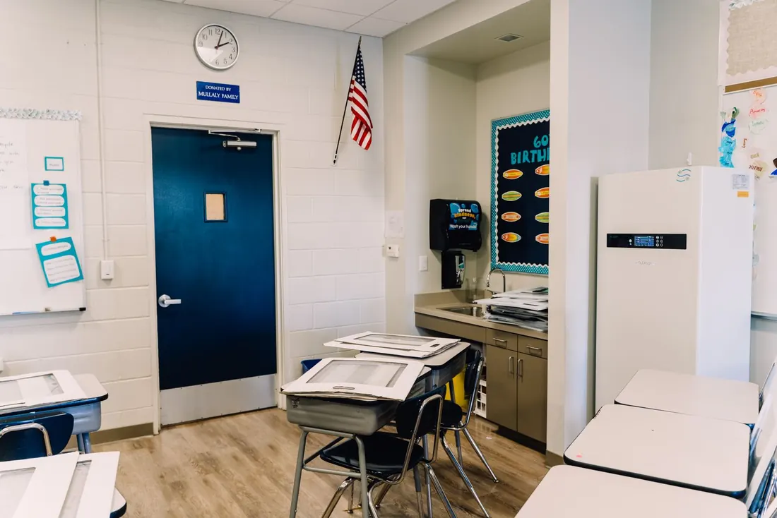 Classroom with the desks straightened and the floor done before the first bell
