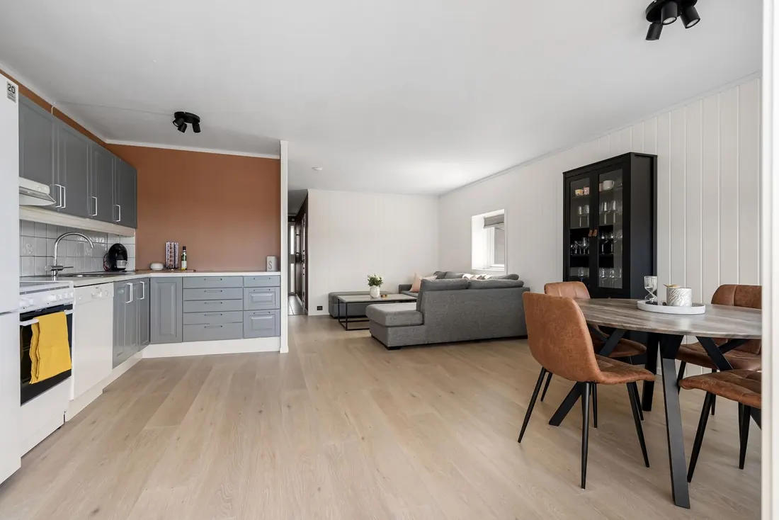 Open kitchen and dining area held to the same standard week after week